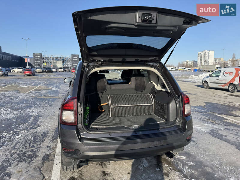 Внедорожник / Кроссовер Jeep Compass 2016 в Киеве