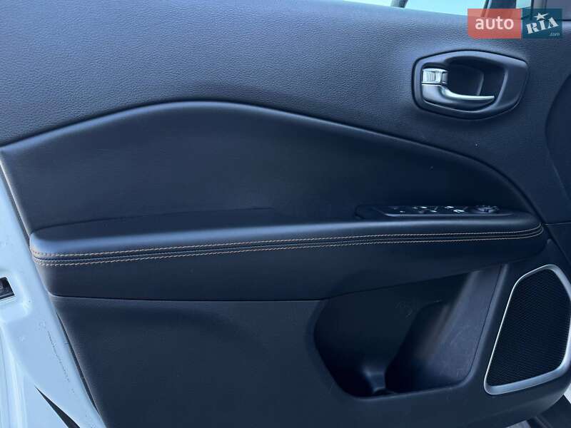 Внедорожник / Кроссовер Jeep Compass 2019 в Ровно