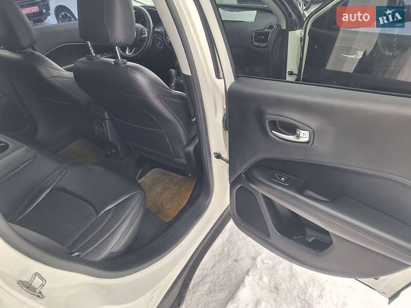 Внедорожник / Кроссовер Jeep Compass 2018 в Киеве фото 13 Внедорожник / Кроссовер Jeep Compass 2018 в Киеве
