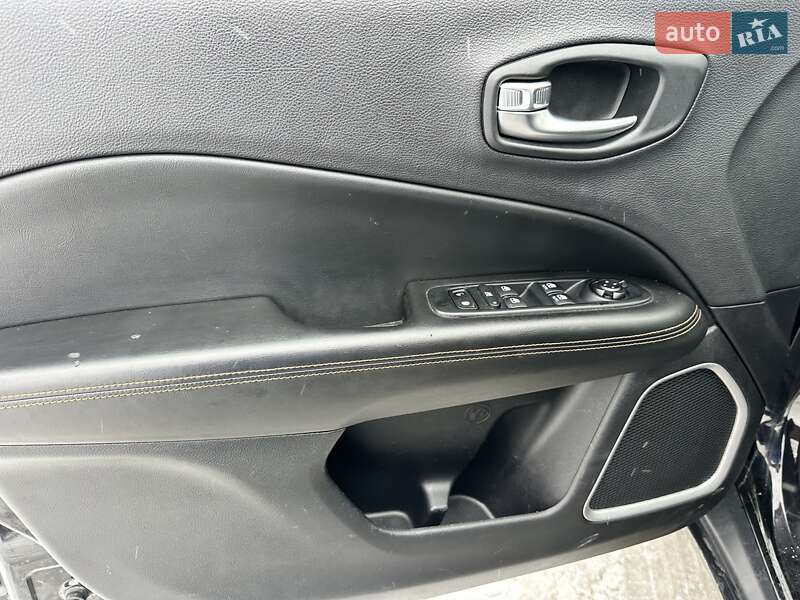 Внедорожник / Кроссовер Jeep Compass 2018 в Киеве