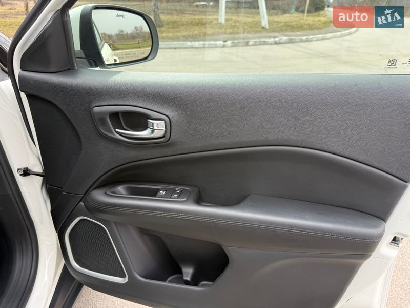 Внедорожник / Кроссовер Jeep Compass 2019 в Ромнах