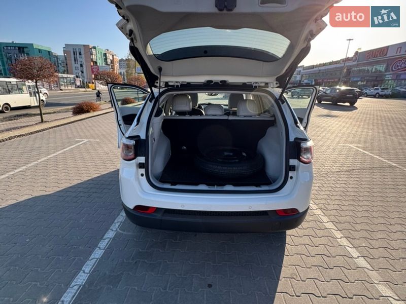 Внедорожник / Кроссовер Jeep Compass 2017 в Софиевской Борщаговке