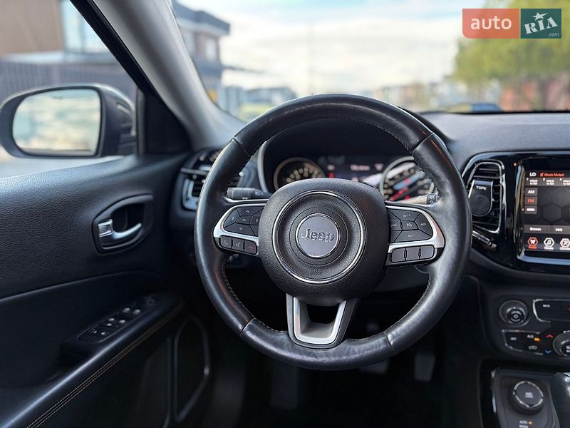 Внедорожник / Кроссовер Jeep Compass 2017 в Киеве