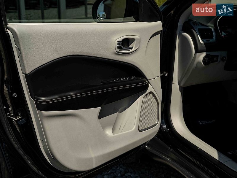 Позашляховик / Кросовер Jeep Compass 2019 в Чернівцях