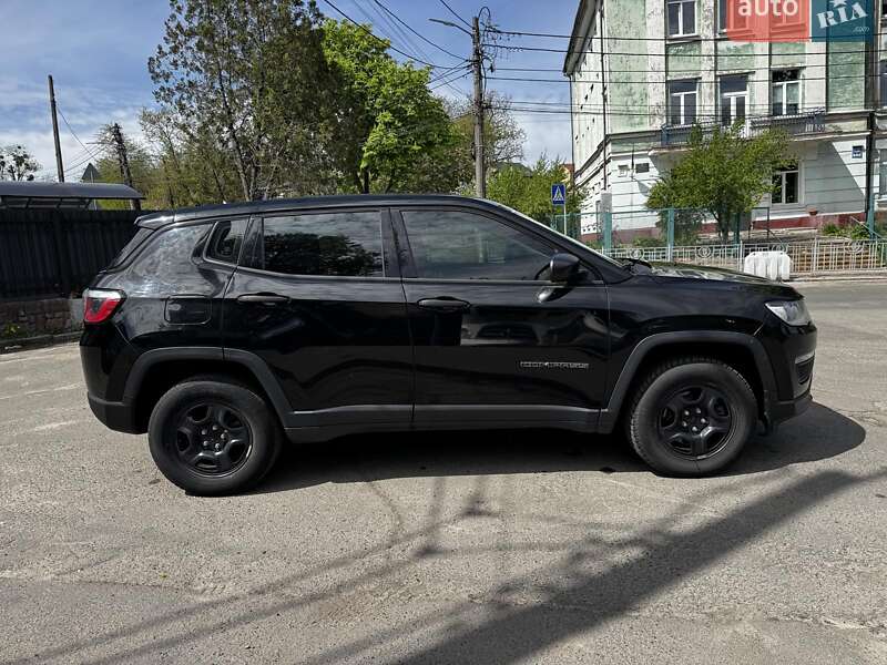 Внедорожник / Кроссовер Jeep Compass 2017 в Киеве