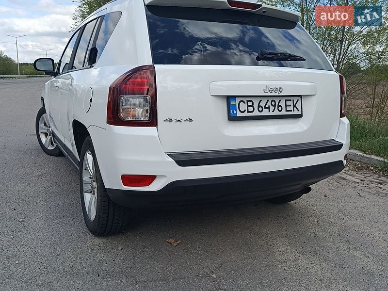 Внедорожник / Кроссовер Jeep Compass 2012 в Городне