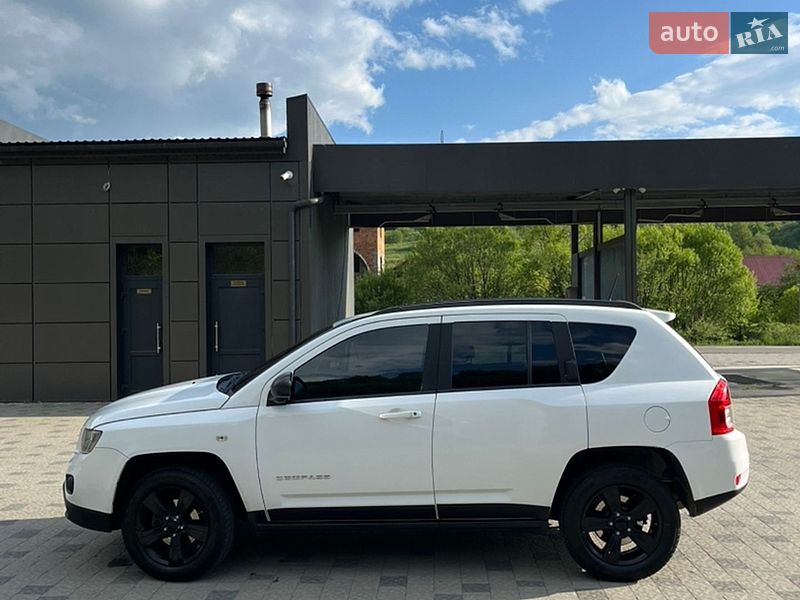 Внедорожник / Кроссовер Jeep Compass 2012 в Воловце