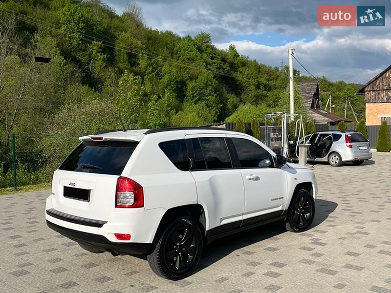 Внедорожник / Кроссовер Jeep Compass 2012 в Воловце