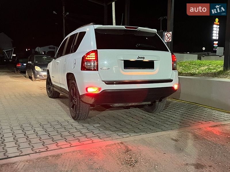 Внедорожник / Кроссовер Jeep Compass 2012 в Воловце