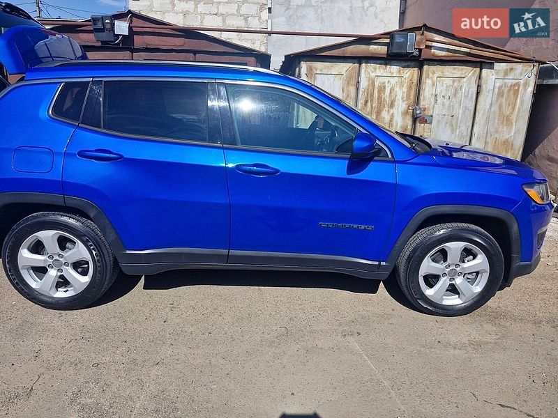 Внедорожник / Кроссовер Jeep Compass 2019 в Вишневом