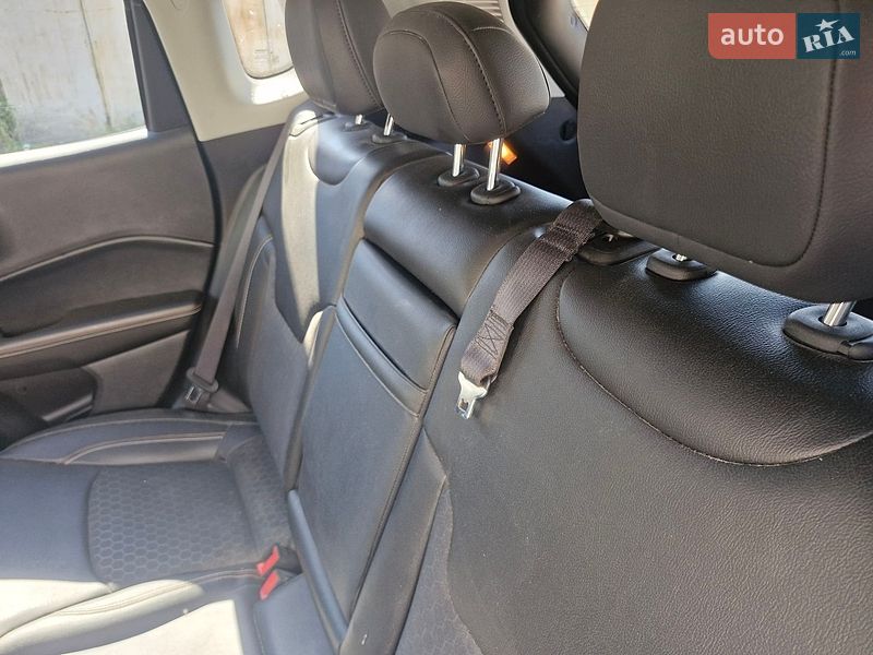 Внедорожник / Кроссовер Jeep Compass 2019 в Вишневом
