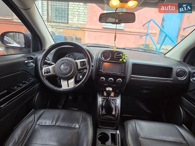 Внедорожник / Кроссовер Jeep Compass 2011 в Валках