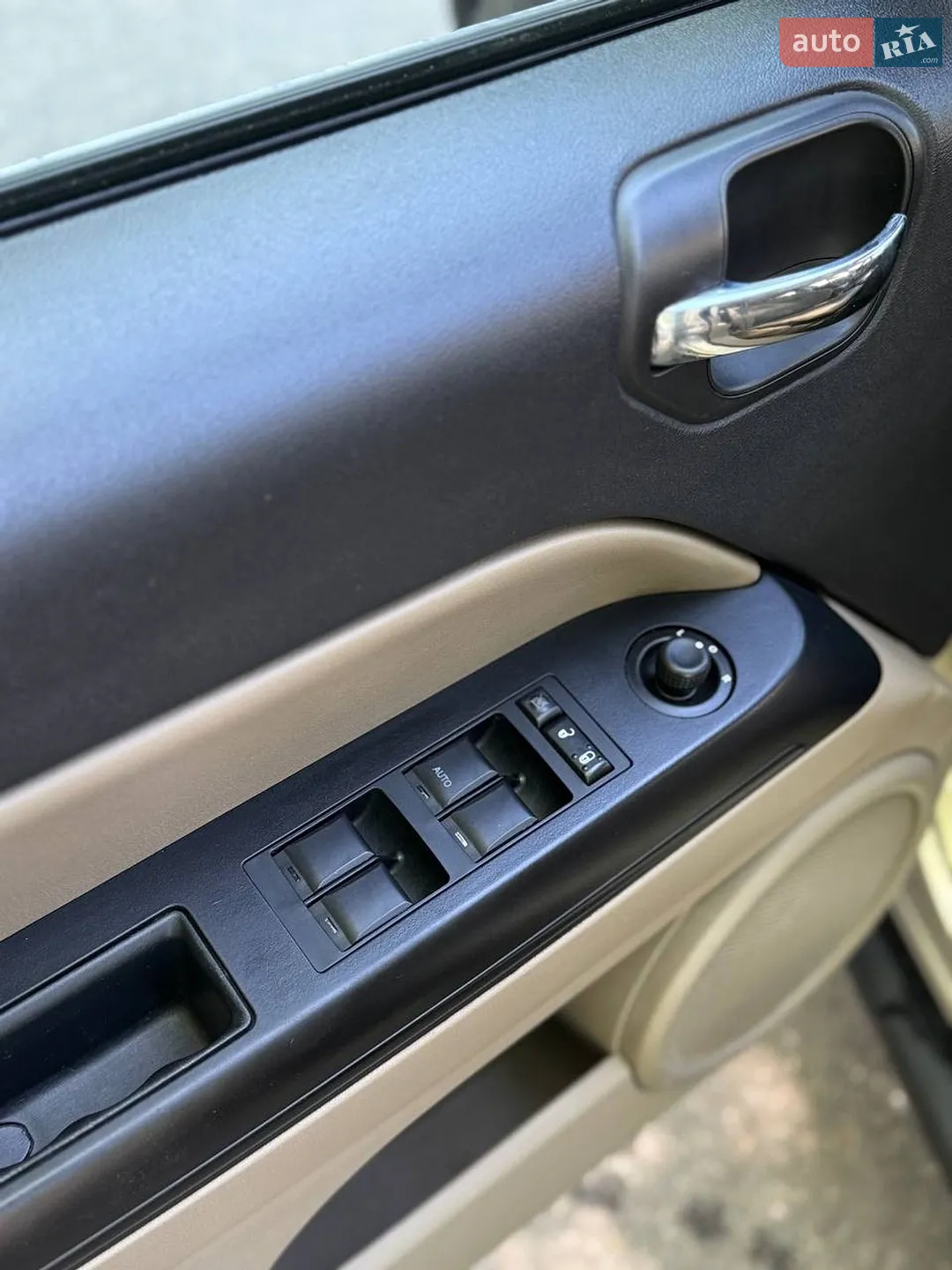 2010 Jeep Compass - мініатюра 10