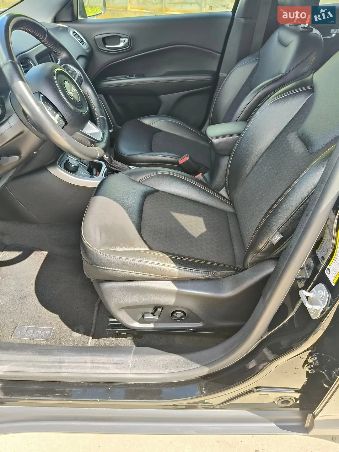 2017 Jeep Compass - мініатюра 16