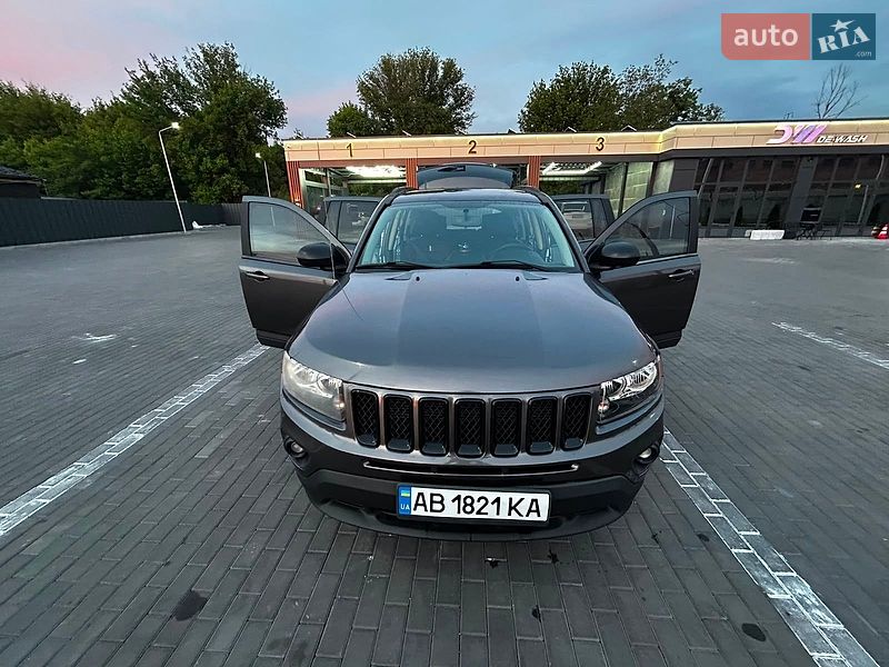 Jeep Compass, photos from the listing