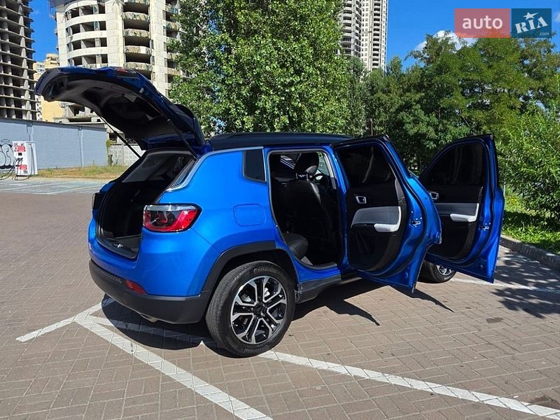 Внедорожник / Кроссовер Jeep Compass 2022 в Киеве