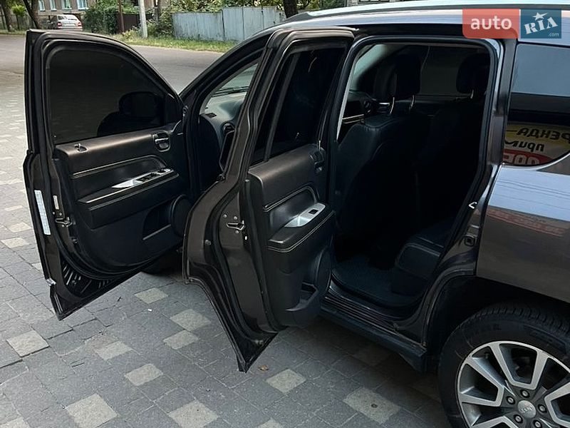 Внедорожник / Кроссовер Jeep Compass 2014 в Сваляве