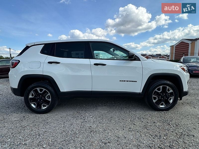 Внедорожник / Кроссовер Jeep Compass 2017 в Белогородке