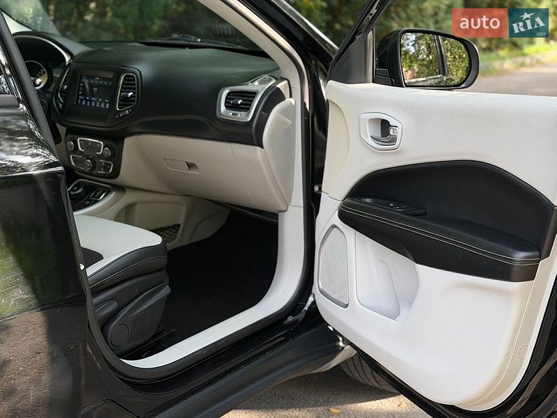 Позашляховик / Кросовер Jeep Compass 2017 в Рівному