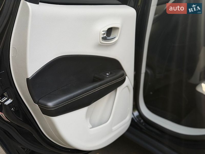 Позашляховик / Кросовер Jeep Compass 2017 в Рівному