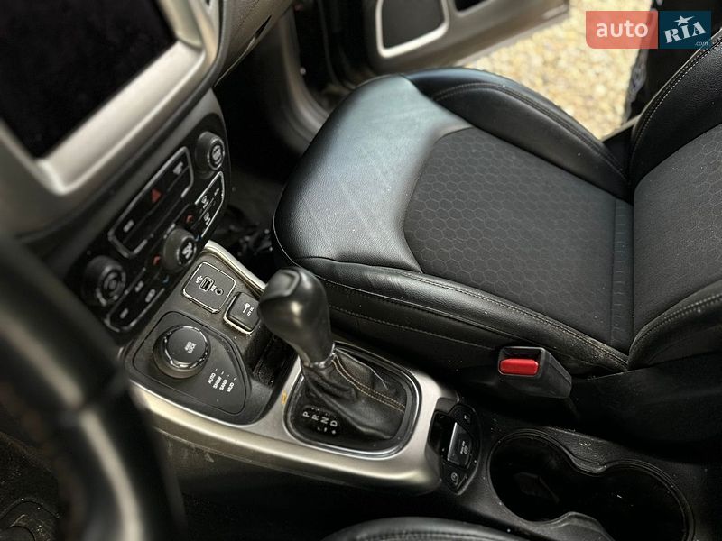 Внедорожник / Кроссовер Jeep Compass 2017 в Стрые