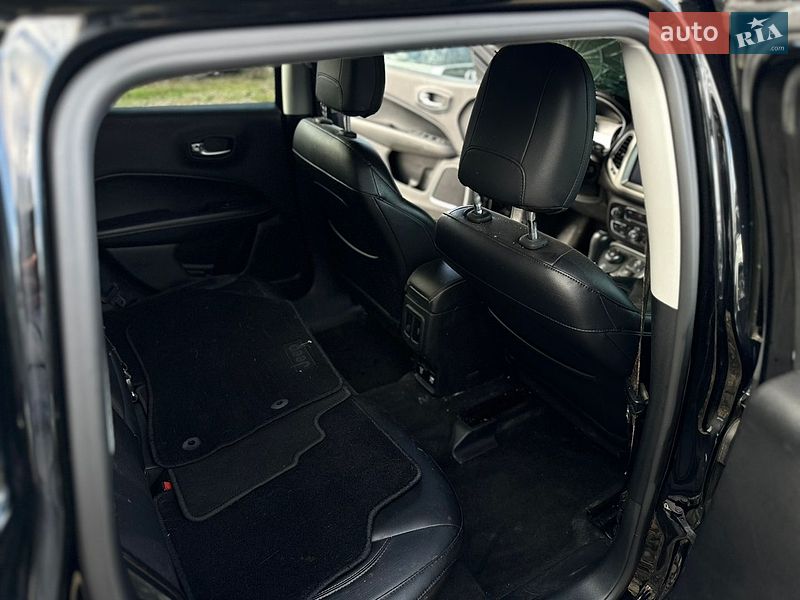 Внедорожник / Кроссовер Jeep Compass 2017 в Стрые