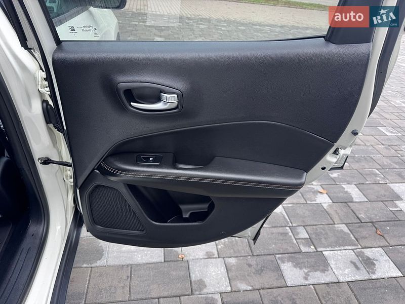 Внедорожник / Кроссовер Jeep Compass 2017 в Ровно
