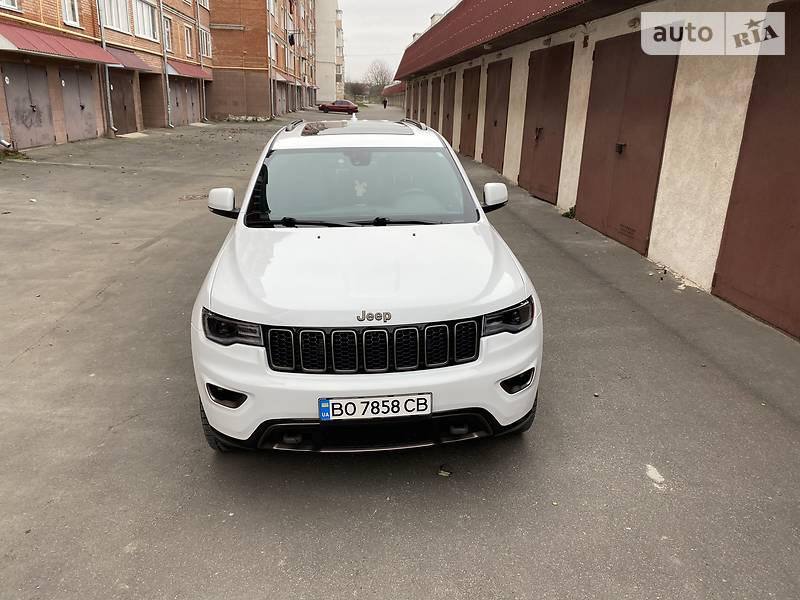 Позашляховик / Кросовер Jeep Grand Cherokee 2016 в Чорткові