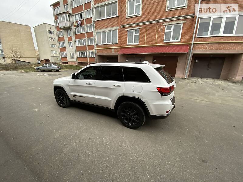 Позашляховик / Кросовер Jeep Grand Cherokee 2016 в Чорткові