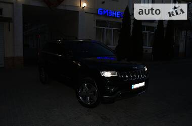 Позашляховик / Кросовер Jeep Grand Cherokee 2014 в 