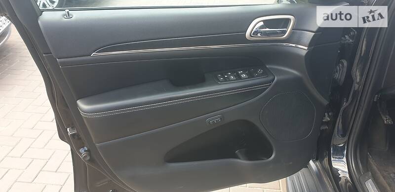 Внедорожник / Кроссовер Jeep Grand Cherokee 2015 в Кривом Роге