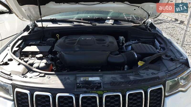 Внедорожник / Кроссовер Jeep Grand Cherokee 2016 в Сумах