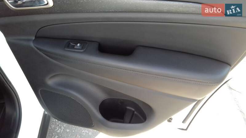 Внедорожник / Кроссовер Jeep Grand Cherokee 2016 в Сумах