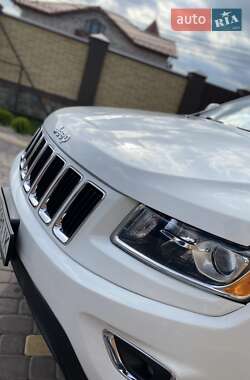 Внедорожник / Кроссовер Jeep Grand Cherokee 2016 в Виннице