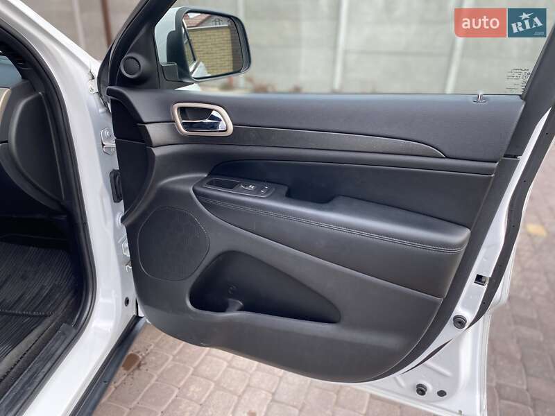 Внедорожник / Кроссовер Jeep Grand Cherokee 2016 в Виннице