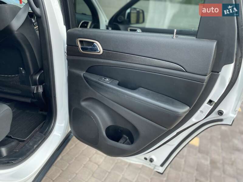 Внедорожник / Кроссовер Jeep Grand Cherokee 2016 в Виннице