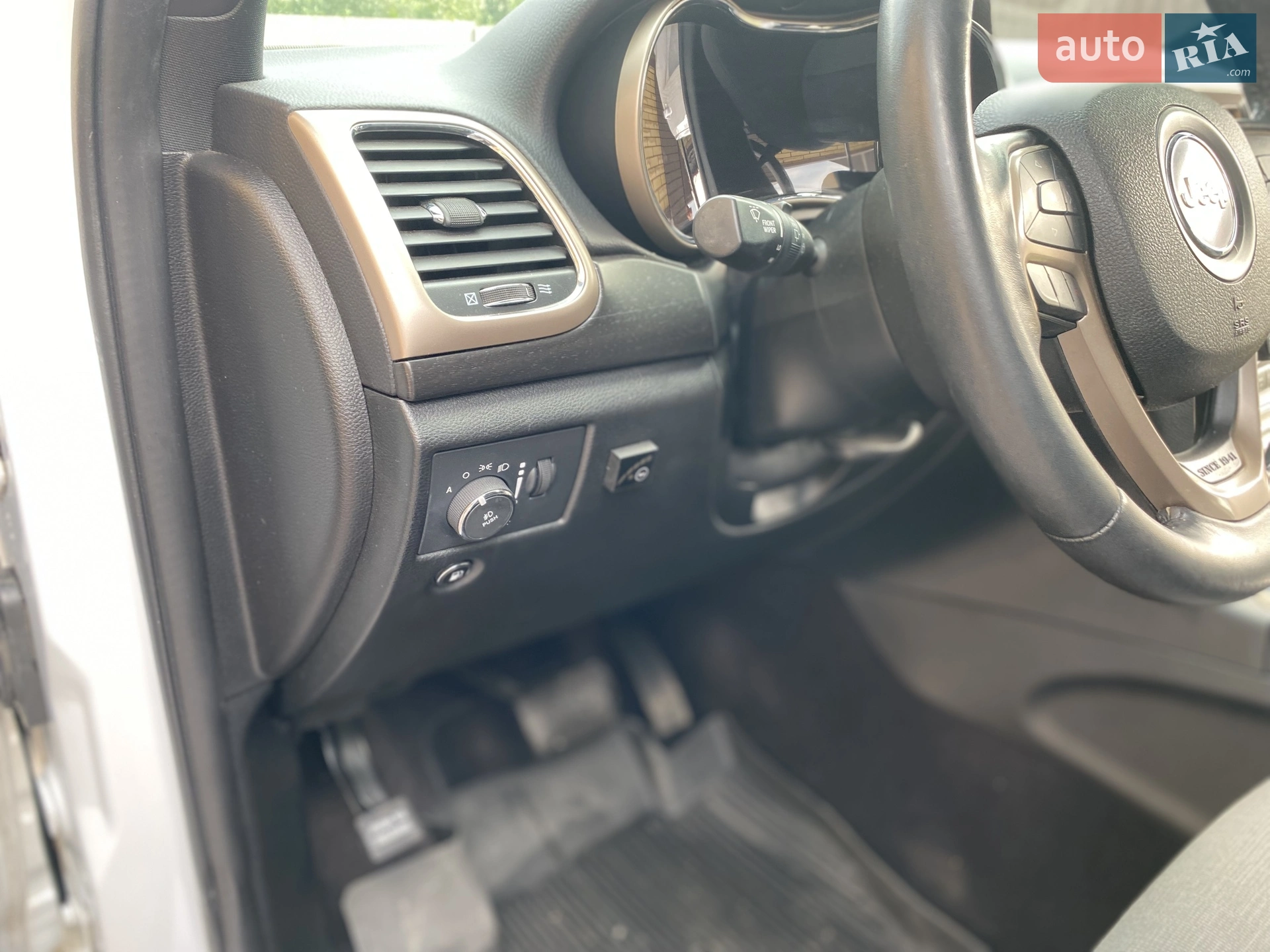 2016 Jeep Grand Cherokee - мініатюра 28