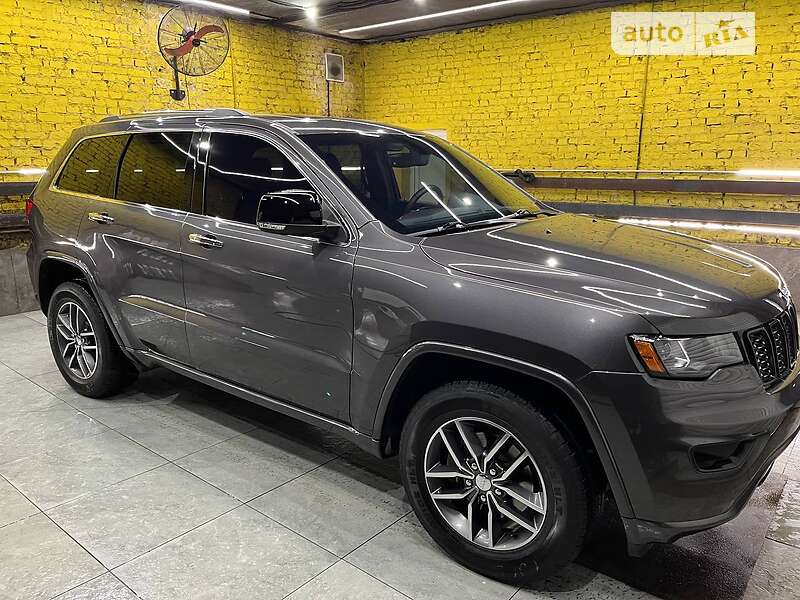 Внедорожник / Кроссовер Jeep Grand Cherokee 2017 в Киеве
