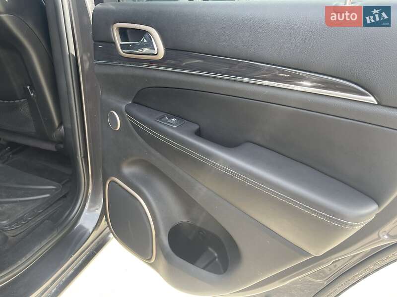 Внедорожник / Кроссовер Jeep Grand Cherokee 2017 в Киеве