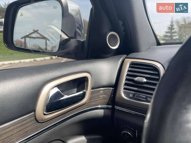 Внедорожник / Кроссовер Jeep Grand Cherokee 2017 в Киеве