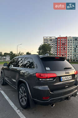 Внедорожник / Кроссовер Jeep Grand Cherokee 2016 в 
