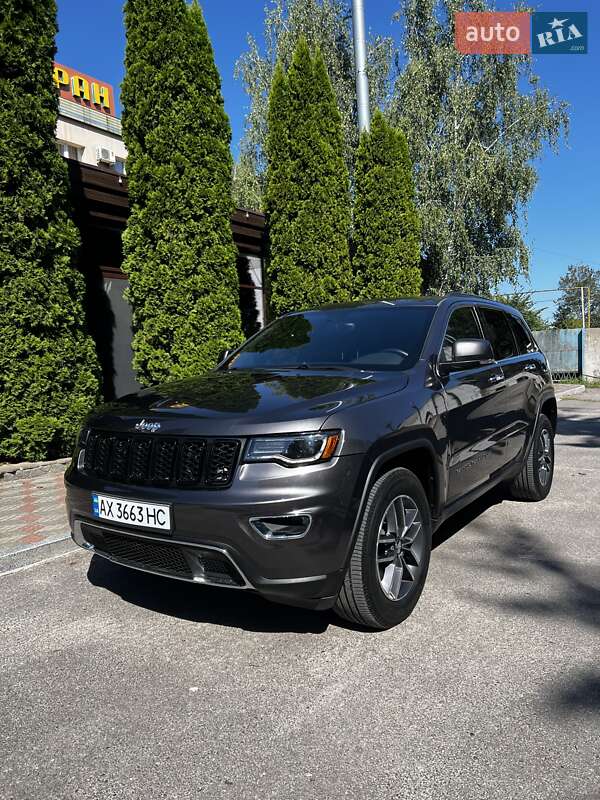 Внедорожник / Кроссовер Jeep Grand Cherokee 2017 в Краснограде