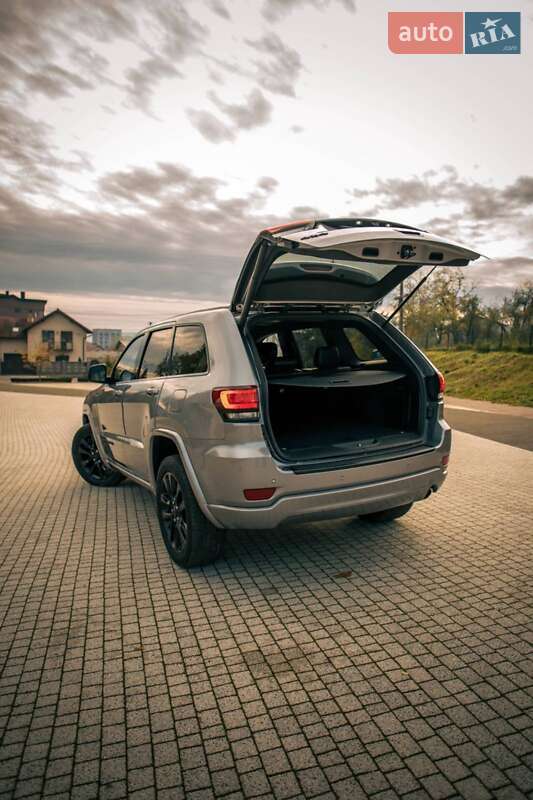 Внедорожник / Кроссовер Jeep Grand Cherokee 2018 в Львове