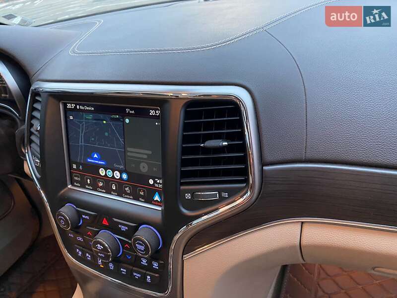 Внедорожник / Кроссовер Jeep Grand Cherokee 2017 в Киеве