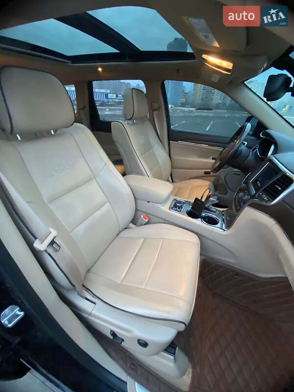 Внедорожник / Кроссовер Jeep Grand Cherokee 2017 в Киеве