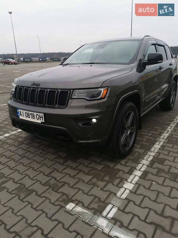 Позашляховик / Кросовер Jeep Grand Cherokee 2019 в 