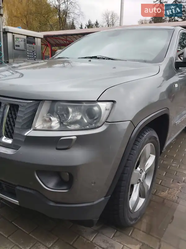 Позашляховик / Кросовер Jeep Grand Cherokee 2011 в 