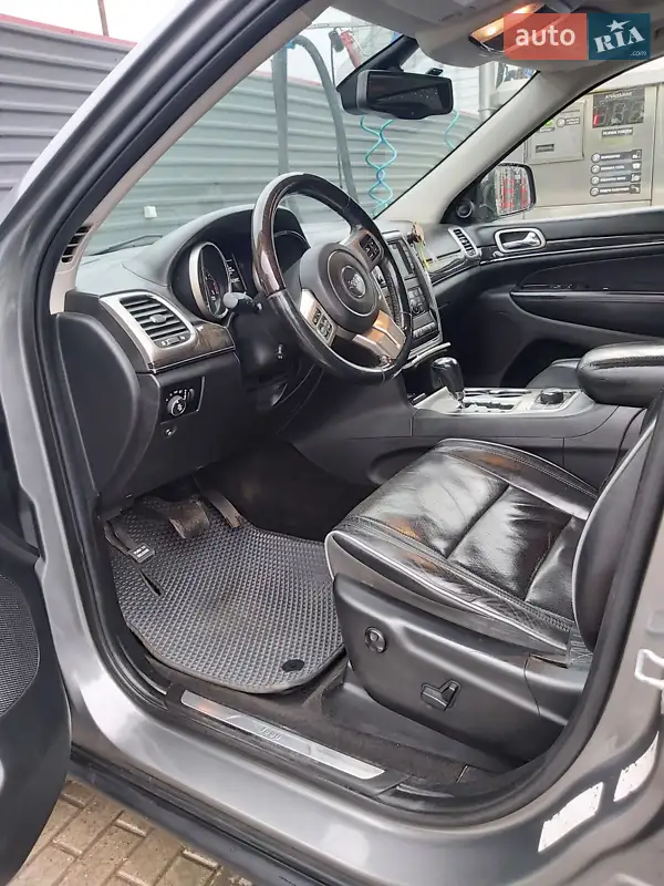 Позашляховик / Кросовер Jeep Grand Cherokee 2011 в 