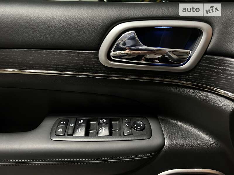 Внедорожник / Кроссовер Jeep Grand Cherokee 2018 в Киеве