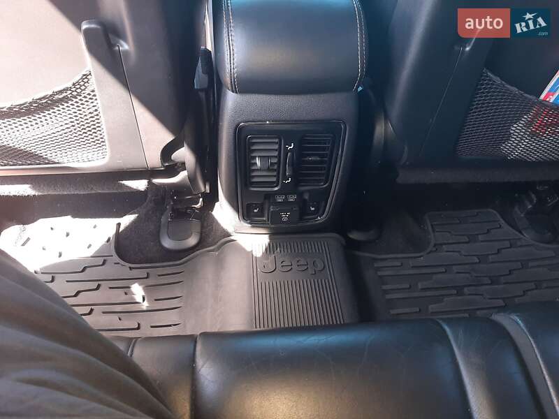 Позашляховик / Кросовер Jeep Grand Cherokee 2015 в Чернівцях